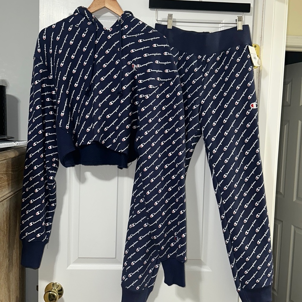 Champion Women’s Sweatsuit Set!